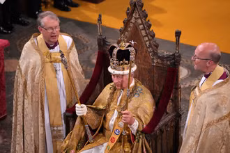 Vua Charles III chính thức đăng quang. (Ảnh: Reuters)