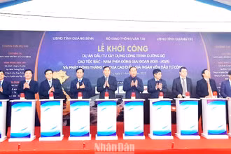 Thực hiện nghi thức phát lệnh khởi công cao tốc đường bộ Vạn Ninh-Cam Lộ tại điểm Quảng Trị.