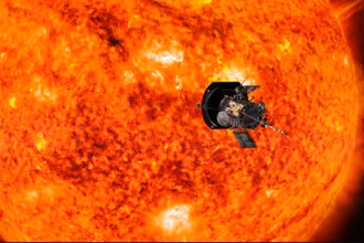 Mô phỏng hình ảnh tàu vũ trụ Parker Solar Probe bay vào bầu khí quyển bên ngoài của Mặt trời. (Nguồn: NASA/Reuters)
