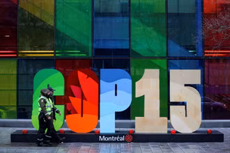 Bên ngoài địa điểm tổ chức COP15 tại Montreal, Quebec, Canada. (Ảnh: Reuters)