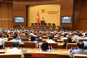 Quang cảnh phiên họp sáng 25/10 tại Hội trường Diên Hồng.