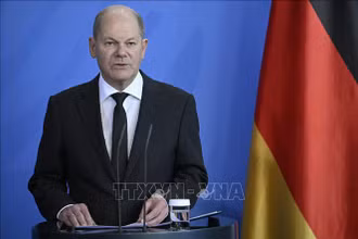 Thủ tướng Đức Olaf Scholz trong cuộc họp báo tại Berlin. (Ảnh: AFP/TTXVN)