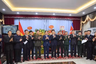 Các đại biểu tham dự buổi lễ. (Ảnh: Báo Thế giới và Việt Nam) 