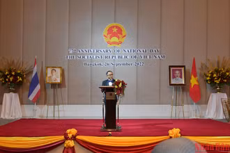 Đại sứ Phan Chí Thành phát biểu tại buổi lễ.