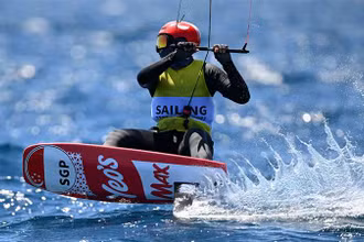Max Maeder (Singapore) thi đấu môn lướt ván diều tại Olympic Paris 2024. (Ảnh: Getty Images) 