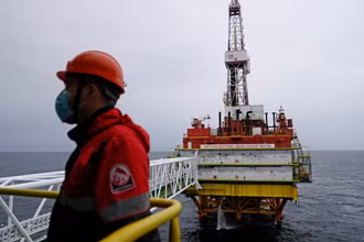 Dàn khoan của Công ty Lukoil của Nga trên biển Baltic. (Ảnh: REUTERS)