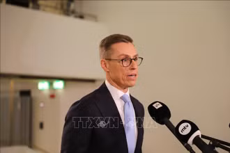 Ứng cử viên Tổng thống Phần Lan Alexander Stubb phát biểu tại cuộc họp báo ở Helsinki ngày 28/1/2024. (Ảnh: THX/TTXVN)