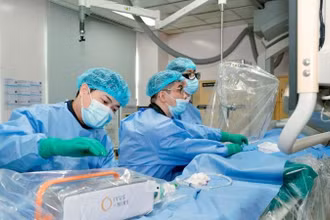 Áp dụng công nghệ mới NIRS-IVUS phân tích mảng xơ vữa ở người bệnh 46 tuổi.