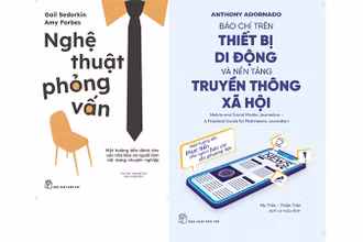 Hai cuốn sách tại Lễ ra mắt năm 2023.
