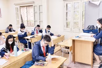 Giờ ôn tập của học sinh lớp 9 Trường THCS Hoàn Kiếm, Hà Nội. Ảnh: DIỆP TRANG