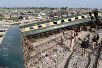 Hiện trường vụ tai nạn tại tỉnh Sindh, Pakistan, ngày 6/8/2023. (Ảnh: Reuters)