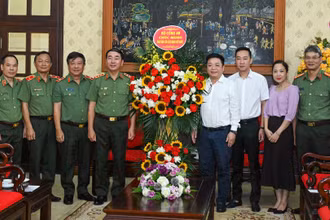 Các cơ quan, đơn vị chúc mừng Báo Nhân Dân nhân dịp 21/6