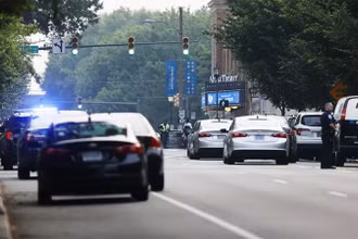 Cảnh sát và các phương tiện tập trung bên ngoài nhà hát Altria, ngày 6/6/2023. (Ảnh: Richmond Times)