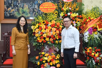 Các cơ quan, đơn vị thăm và chúc mừng Báo Nhân Dân nhân dịp 21/6