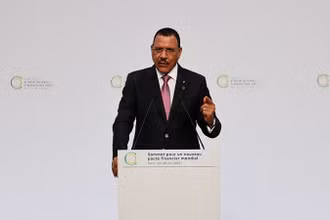 Tổng thống Niger Mohamed Bazoum phát biểu trong một hội nghị tại Paris, Pháp, ngày 22/6/2023. (Ảnh: Reuters)