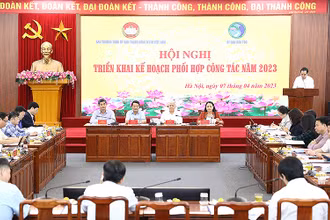 Các đồng chí lãnh đạo Đảng, Nhà nước và các cơ quan liên quan chủ trì Hội nghị.