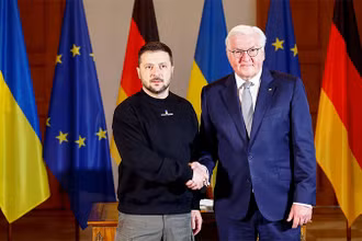 Tổng thống Đức Frank-Walter Steinmeier đã tiếp đón người đồng cấp Ukraine Volodymyr Zelensky tại Berlin, ngày 14/5/2023. (Ảnh: Reuters)