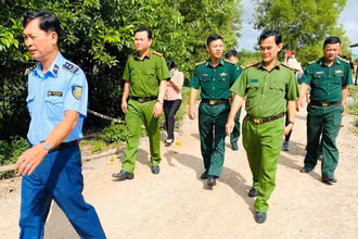Đoàn công tác Ban Chỉ đạo 389 tỉnh Long An kiểm tra đường mòn, lối mở qua lại khu vực biên giới tỉnh Long An.