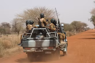 Quân đội Burkina Faso tuần tra tại khu vực Sahel. (Ảnh: Reuters)