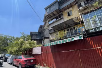 Nhiều chung cư cũ chậm được cải tạo, xây dựng lại. 