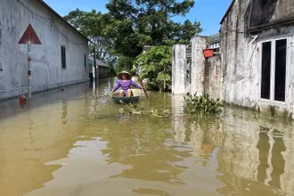 Lũ rừng ngang gây ngập úng nghiêm trọng, kéo dài xảy ra cuối tháng 7/2024 tại Hà Nội. 