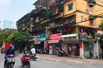 Nhiều dự án cải tạo chung cư cũ chậm trễ.