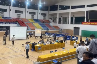 Phiên đấu giá đất tại huyện Sóc Sơn. 