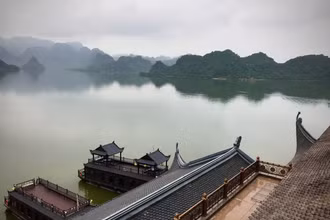 Một góc chùa Tam Chúc thuộc khu du lịch quốc gia Tam Chúc - trọng tâm phát triển của du lịch Hà Nam.