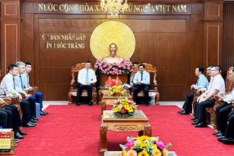 Quang cảnh buổi tiếp Tổng Lãnh sự quán Trung Quốc tại Sóc Trăng