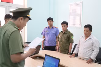 Cơ quan An ninh điều tra Công an tỉnh Long An công bố Quyết định khởi tố vụ án, khởi tố bị can.