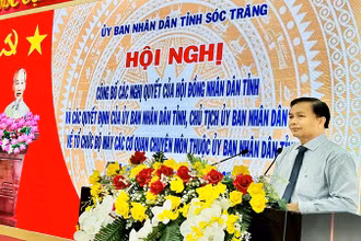 Chủ tịch Ủy ban nhân dân tỉnh Sóc Trăng Trần Văn Lâu phát biểu tại hội nghị.