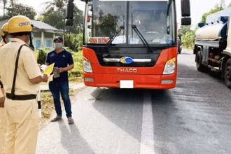 Lực lượng Cảnh sát giao thông, Công an tỉnh Sóc Trăng tuần tra, kiểm soát trên tuyến quốc lộ 1.