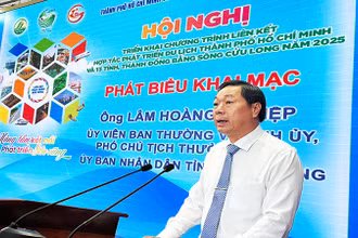 Phó Chủ tịch Thường trực Ủy ban nhân dân tỉnh Sóc Trăng Lâm Hoàng Nghiệp phát biểu tại hội nghị. 