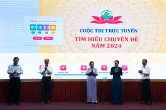 Lãnh đạo tỉnh Sóc Trăng thực hiện nghi thức phát động cuộc thi.