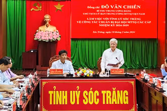 Đồng chí Đỗ Văn Chiến phát biểu tại buổi làm việc.