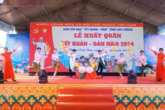 Chương trình văn nghệ thể hiện đoàn kết các dân tộc trong Tết quân dân.