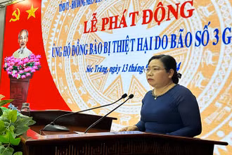 Đồng chí Hồ Thị Cẩm Đào, Phó Bí thư Thường trực Tỉnh ủy Sóc Trăng, kêu gọi ủng hộ nạn nhân cơn bão số 3.