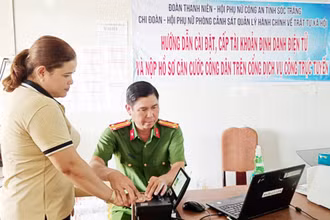 Công an Sóc Trăng hướng dẫn cài đặt và cấp tài khoản VNeID.