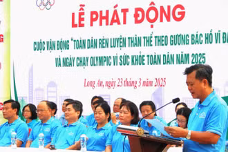 Lãnh đạo Sở Văn hóa, Thể thao và Du lịch Long An phát biểu khai mạc.