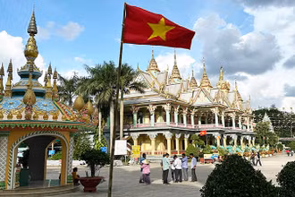 Chùa Sam Rong (Sóc Trăng) được trang hoàng thật lộng lẫy.