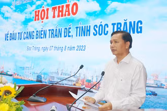 Chủ tịch Ủy ban nhân dân tỉnh Sóc Trăng phát biểu tại Hội thảo.