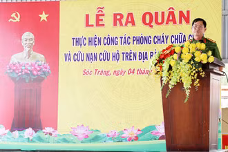 Đại tá Trần Văn Hòa, Phó Giám đốc Công an tỉnh phát biểu tại buổi lễ.
