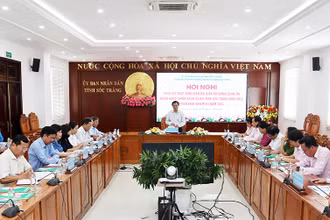 Chủ tịch UBND tỉnh Sóc Trăng chỉ đạo Hội nghị.