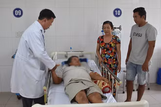 Bệnh nhân M. được các bác sĩ điều trị tích cực đã qua cơn nguy hiểm.