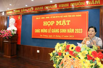 Phó Bí thư Thường trực Tỉnh ủy, Chủ tịch Hội đồng nhân dân tỉnh Sóc Trăng Hồ Thị Cẩm Đào chúc mừng Giáng sinh 2023 đến các vị chức sắc và đồng bào Công giáo, Tin lành.