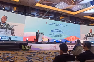 Phó Thủ tướng Malaysia YAB Dato Sri Haji Fadillah bin Haji Yusof phát biểu khai mạc Diễn đàn Truyền thông và Tham vấn ASEAN-Trung Quốc tại Kuala Lumpur, Malaysia, ngày 11/4. (Ảnh: HỒNG HẠNH) 