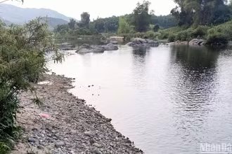 Đoạn suối Nước Lác, nơi cháu Đinh Văn Binh và Đinh Khánh Phong bị đuối nước thương tâm.