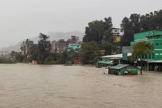 Mưa lớn gây ngập lụt tại Thủ đô Kathmandu của Nepal. (Ảnh: REUTERS)