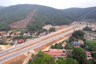 Các phương tiện tham gia giao thông trên tuyến đường cao tốc Mai Sơn-Quốc lộ 45 sắp đưa vào khai thác ngày 29/4 tới đây sẽ được chạy với tốc độ tối đa 80km/giờ.