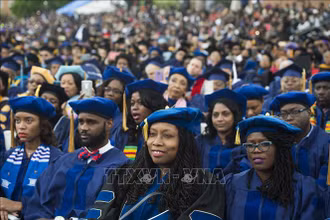 Các sinh viên tại lễ tốt nghiệp Trường đại học Howard ở Washington, DC, Mỹ. (Ảnh: AFP/TTXVN)